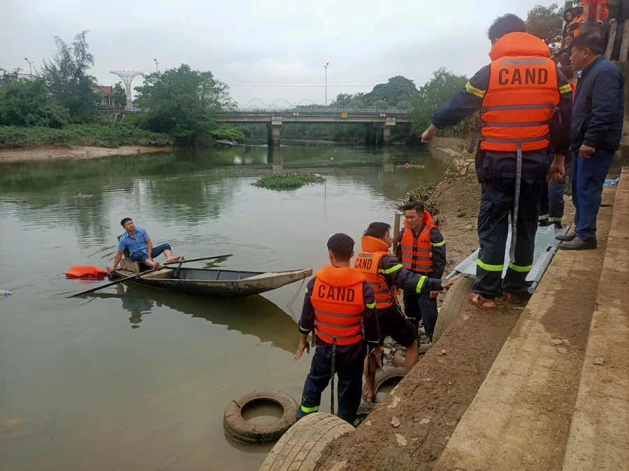 Khu vực tìm vớt thi thể nam thanh niên.