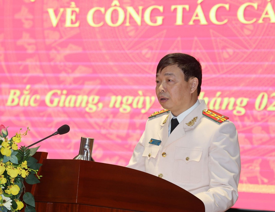 Đại tá Nguyễn Quang Vinh, tân Giám đốc Công an tỉnh Bắc Giang phát biểu nhận nhiệm vụ. bo-cong-an-5.jpg