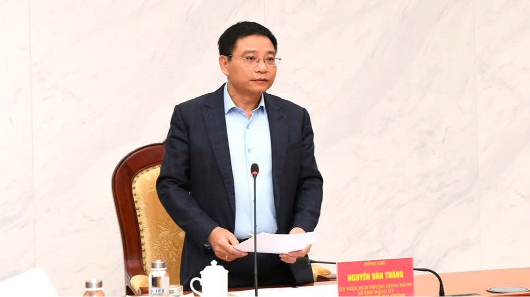 Đồng chí Nguyễn Văn Thắng - Ủy viên Ban Chấp hành Trung ương Đảng, Bí thư Đảng ủy, Bộ trưởng Bộ Tài chính phát biểu chỉ đạo Hội nghị.