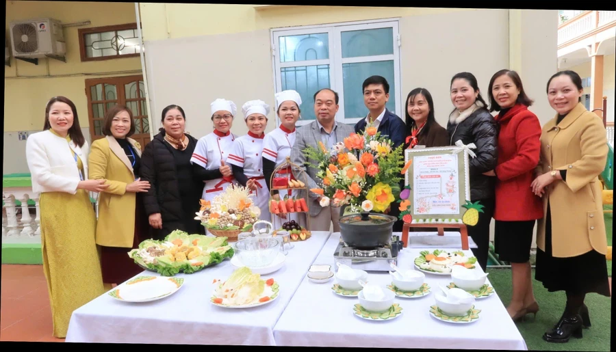 Liên hoan nhân viên nuôi dưỡng quận An Dương tổ chức tại Trường Mầm non Nam Sơn.