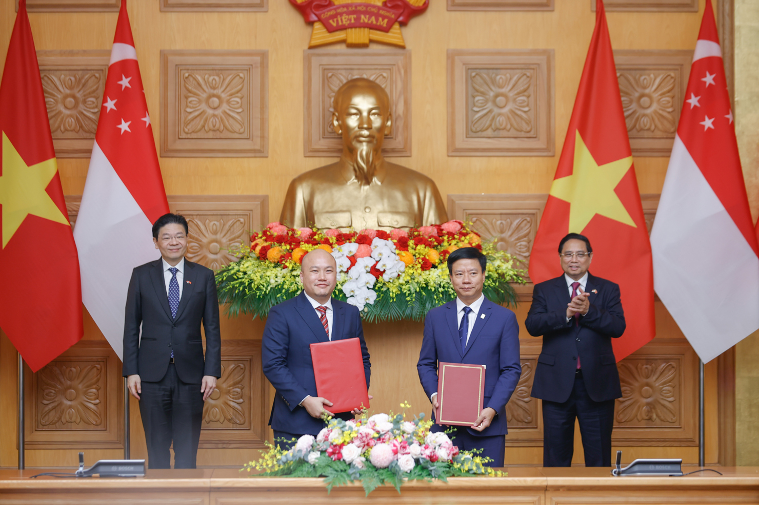 Thủ tướng Việt Nam và Thủ tướng Singapore chứng kiến lễ trao Biên bản ghi nhớ hợp tác giữa NAPAS và NETS.