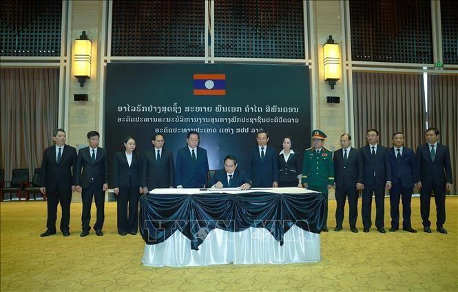 thu-tuong-pham-minh-chinh-vieng-nguyen-chu-tich-dang-nhan-dan-cach-mang-lao-7.jpg