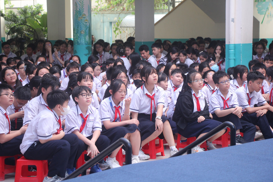 bao-luc-hoc-duong-2.jpg