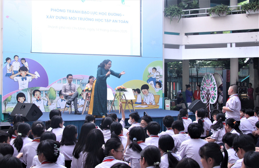 bao-luc-hoc-duong-3.jpg