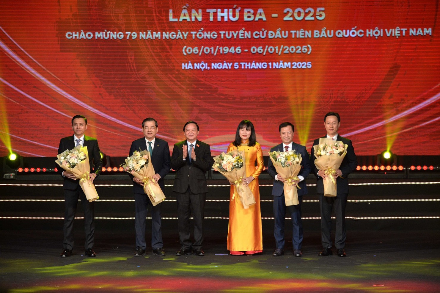 Lễ trao giải thưởng Diên Hồng năm 2025 (Ảnh: daibieunhandan.vn)