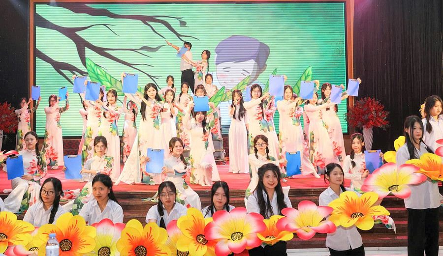 bieu-duong-nha-giao-lam-theo-loi-bac-3.jpg