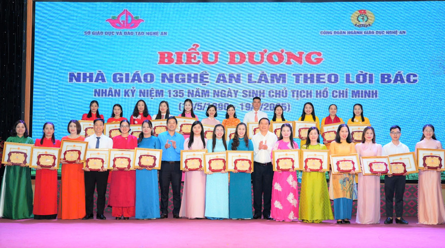 bieu-duong-nha-giao-lam-theo-loi-bac-7.jpg