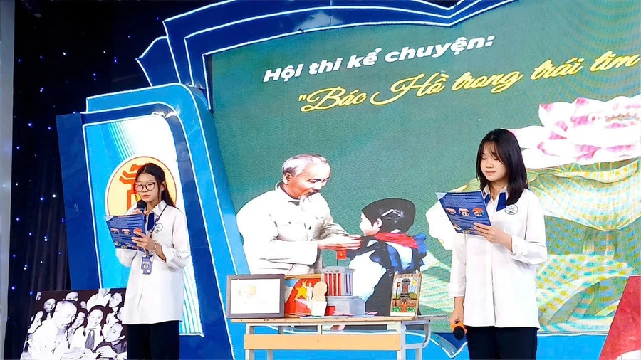 Học sinh Trường THPT Lam Hồng (Sóc Sơn, Hà Nội) tham gia thi kể chuyện Bác Hồ sáng 19/5.