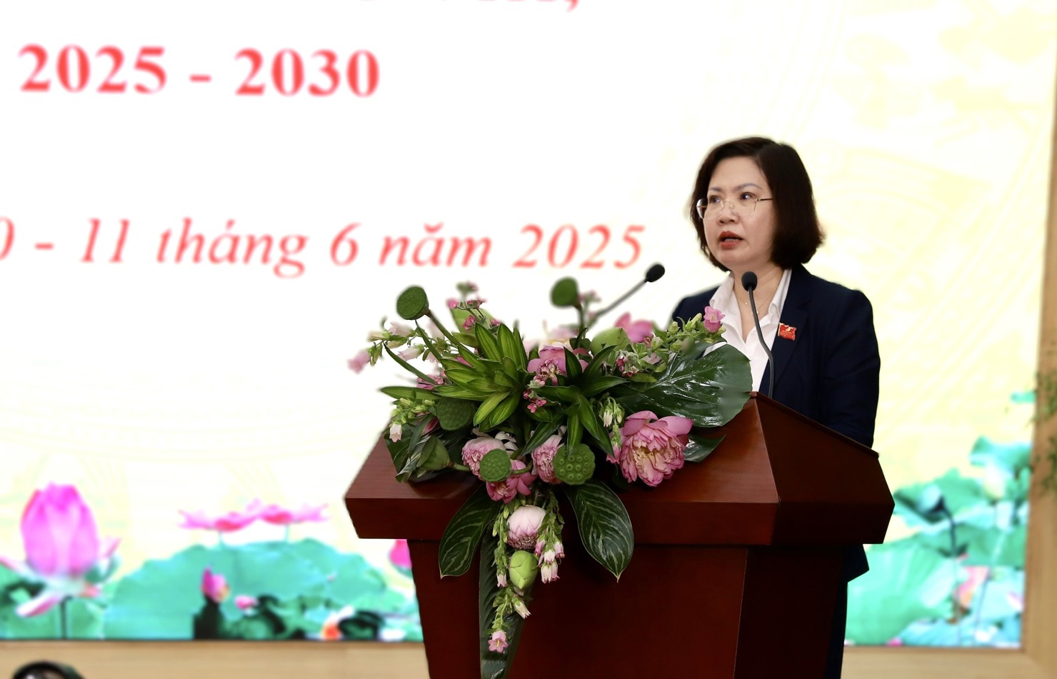 Bí thư Đảng ủy cơ quan UBCKNN Vũ Thị Chân Phương phát biểu khai mạc Đại hội.