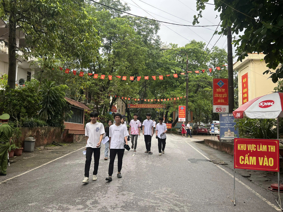 thi-sinh-phan-khoi.jpg