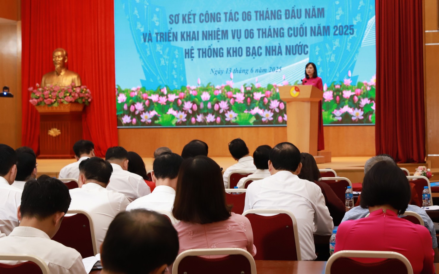 Toàn cảnh Hội nghị sơ kết công tác 6 tháng đầu năm hệ thống KBNN.