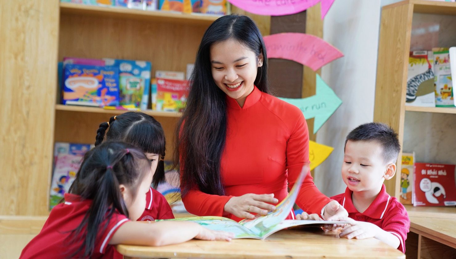 Lần đầu tiên, nhà giáo ngoài công lập được thừa nhận là một người hành nghề đặc thù, có chuẩn nghề nghiệp, quyền và nghĩa vụ tương đồng.