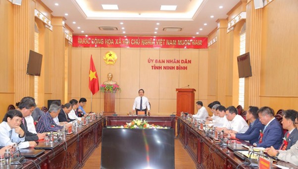 Đồng chí Phạm Quang Ngọc, Phó Bí thư Tỉnh ủy, Chủ tịch UBND Tỉnh tại buổi làm việc với các nhà đầu tư đến từ Đài Loan (Trung Quốc), Hồng Kông (Trung Quốc), Hàn Quốc và Singapore