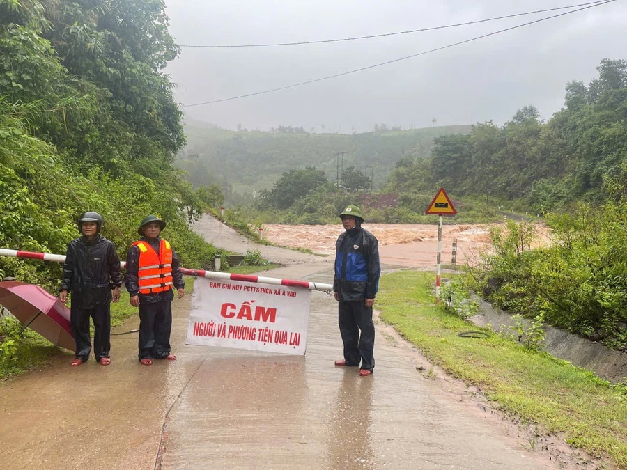 Mưa lớn gây ngập cục bộ tại các ngầm tràn ở miền núi Quảng Trị.