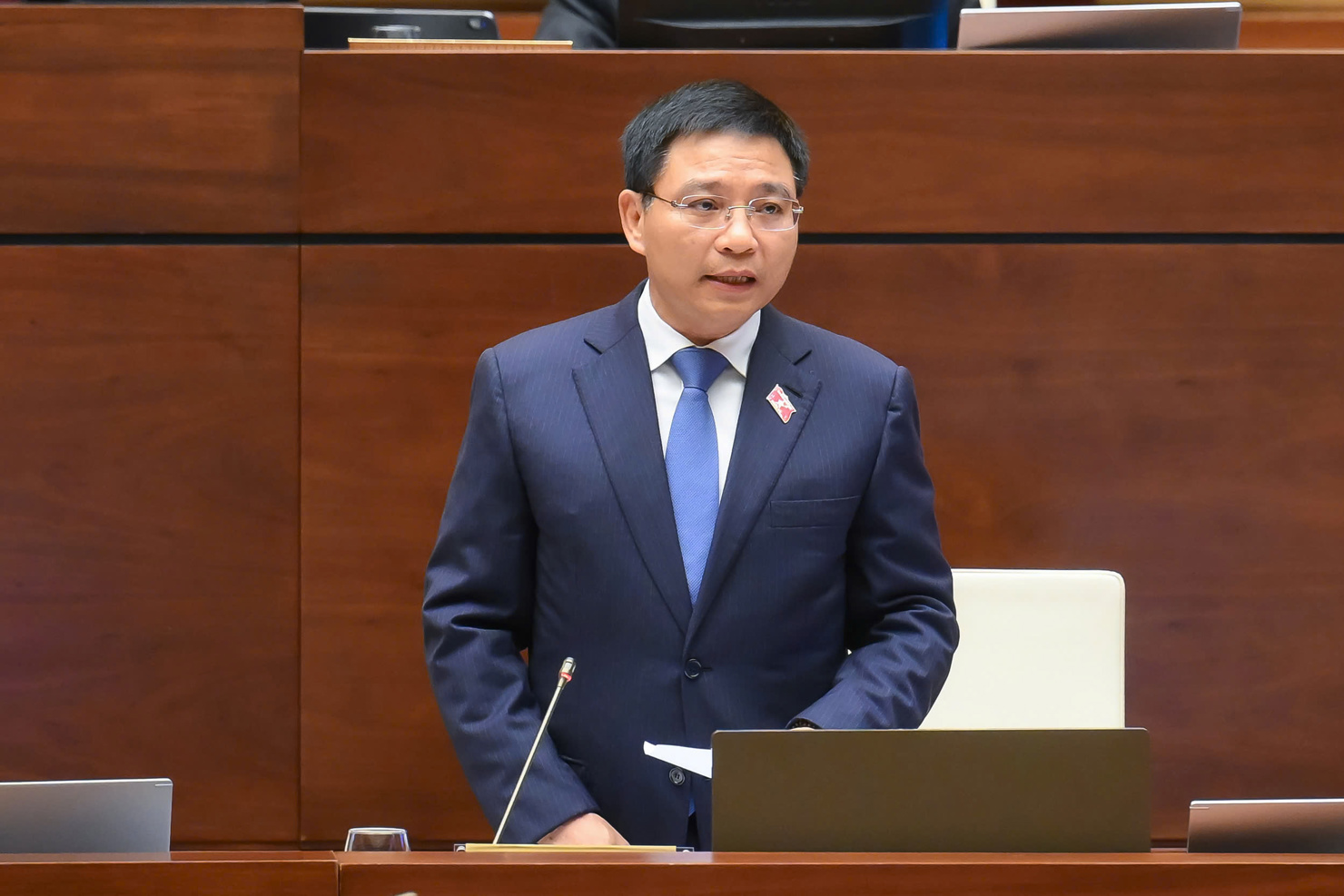 Bộ trưởng Bộ Tài chính Nguyễn Văn Thắng trả lời chất vấn của đại biểu Quốc hội.