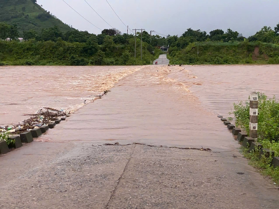 Nhiều tuyến đường tại huyện Đakrông bị chia cắt cục bộ. 69132d0c-759a-4a56-9272-86cc11e82b5e.jpg