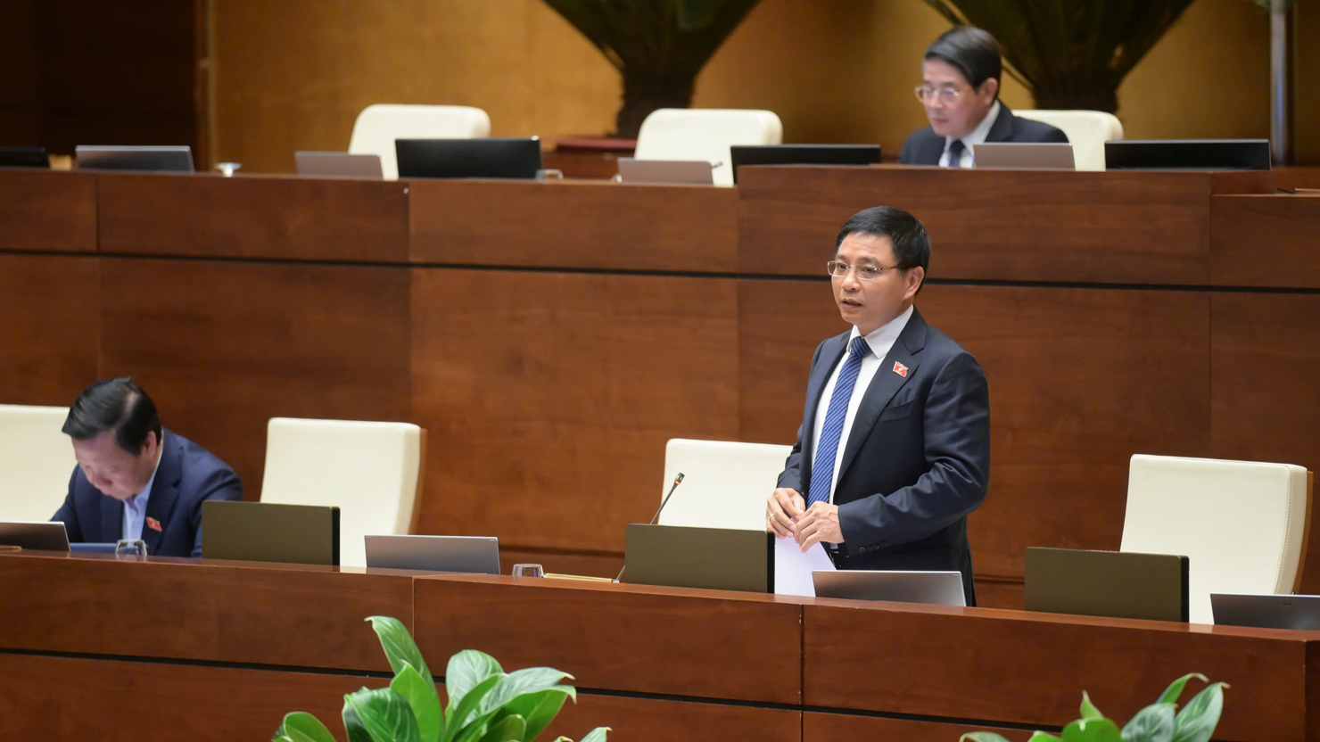 Bộ trưởng Bộ Tài chính Nguyễn Văn Thắng giải trình ý kiến đại biểu nêu.