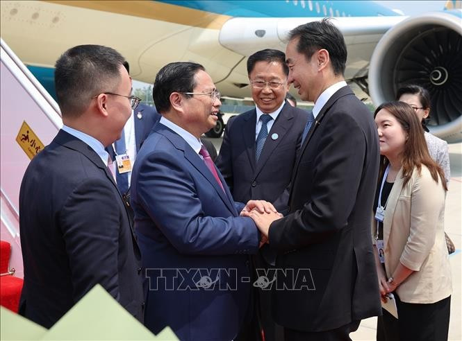Lễ đón Thủ tướng Phạm Minh Chính đến Thiên Tân bắt đầu chuyến tham dự Hội nghị thường niên các nhà tiên phong lần thứ 16 của WEF. (Ảnh: Dương Giang/ TTXVN)