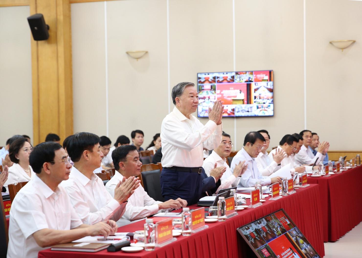 Tổng Bí thư Tô Lâm đánh giá cao cơ quan thường trực, Ban Chỉ đạo đã rất tích cực, tham mưu, ban hành các kế hoạch triển khai Nghị quyết 57-NQ/TW - Ảnh: VGP/Nguyễn Hoàng.