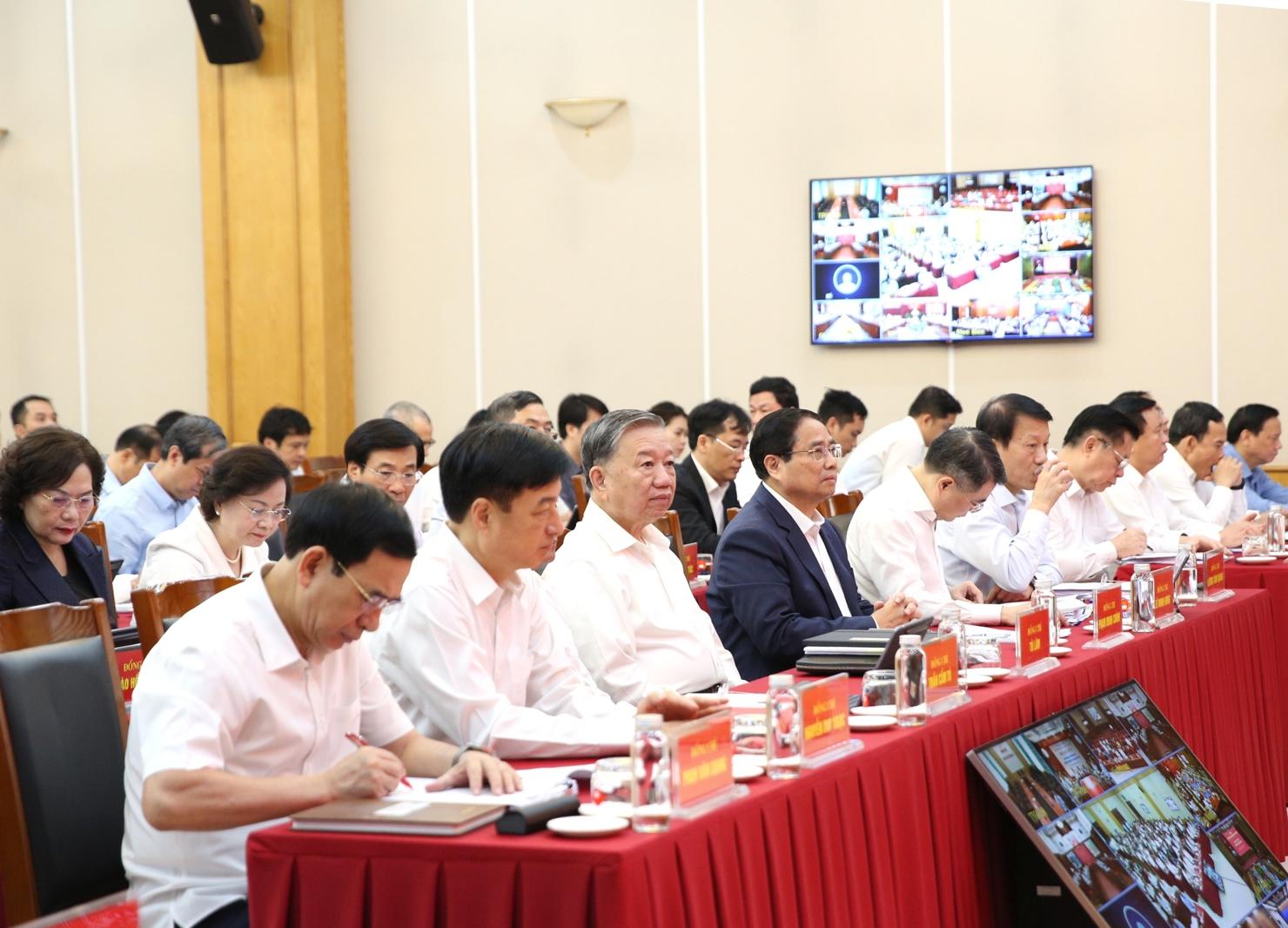 Tổng Bí thư Tô Lâm, Thủ tướng Chính phủ Phạm Minh Chính cùng các đồng chí lãnh đạo Đảng và Nhà nước tham dự Hội nghị - Ảnh: VGP/Nguyễn Hoàng.