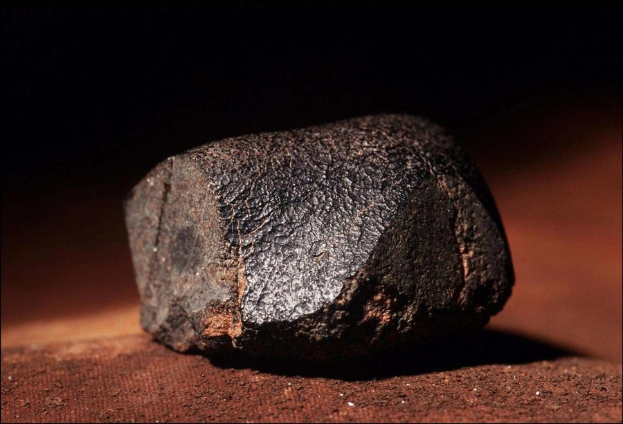 Một hòn đá từ sao Hỏa. (Ảnh: Patrick AVENTURIER/Gamma-Rapho/Getty)