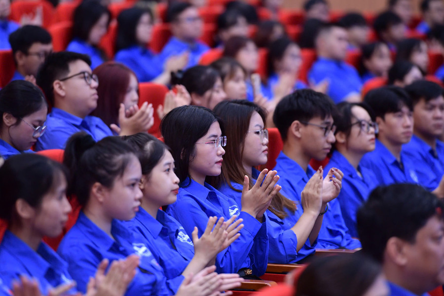 Lễ ra quân toàn quốc các đội hình TNTN tham gia hỗ trợ vận hành chính quyền địa phương 2 cấp và cung cấp dịch vụ công trực tuyến tại cơ sở. Ảnh: Linh Phan. 5ebab7701702a15cf813.jpg