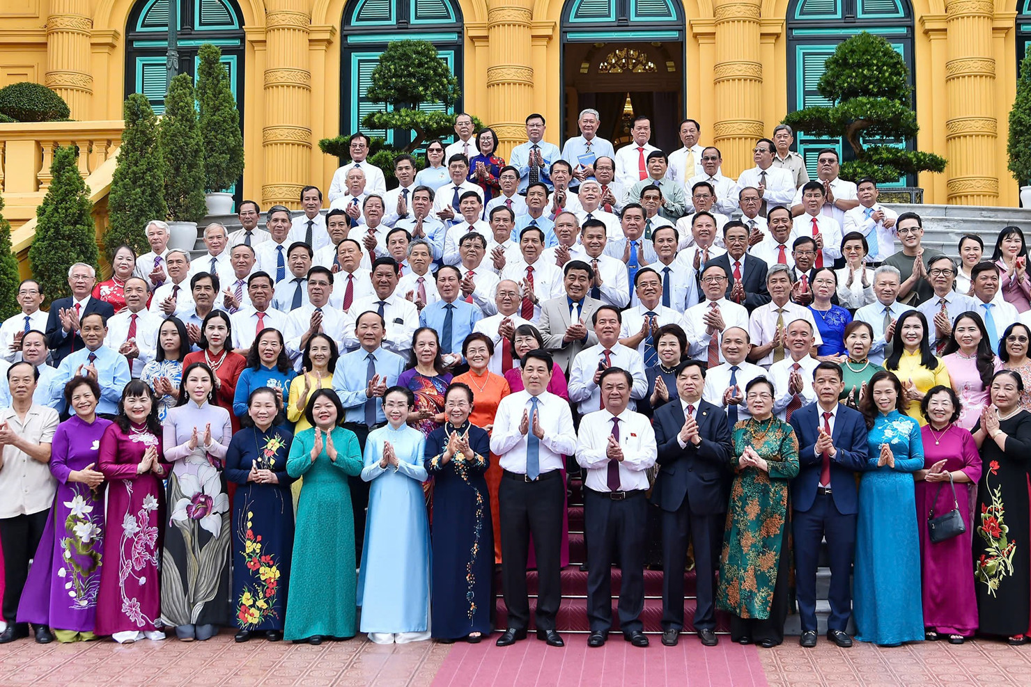 Chủ tịch nước Lương Cường gặp mặt thân mật với đoàn đại biểu cán bộ Hội khuyến học tiêu biểu toàn quốc. (Ảnh: THỦY NGUYÊN)