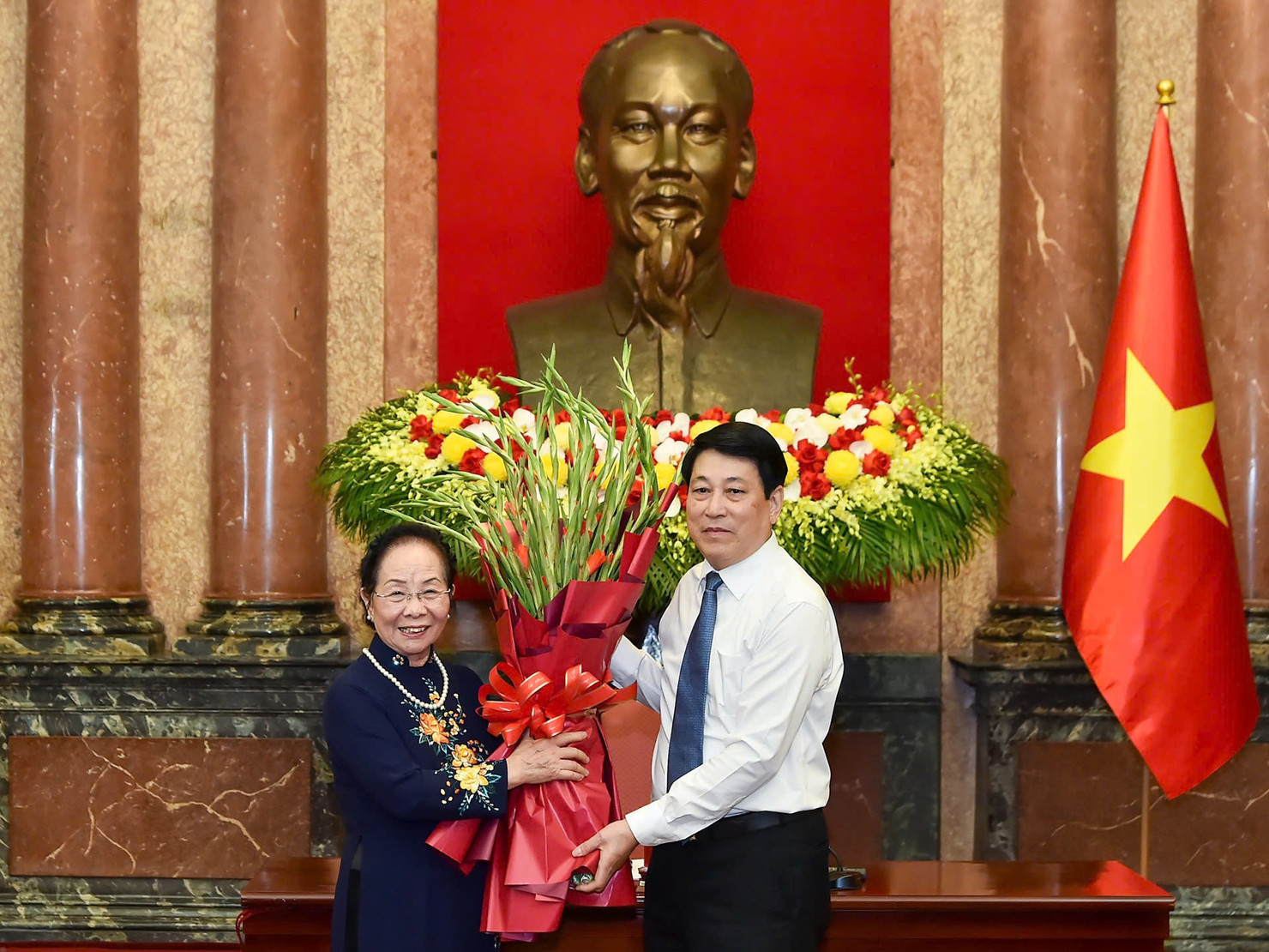 Chủ tịch nước Lương Cường gặp mặt thân mật với đoàn đại biểu cán bộ Hội khuyến học tiêu biểu toàn quốc.