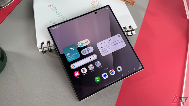 Galaxy Z Fold7 ra mắt với thiết kế siêu mỏng, nhưng tại sao pin vẫn không đổi?- Ảnh 1.