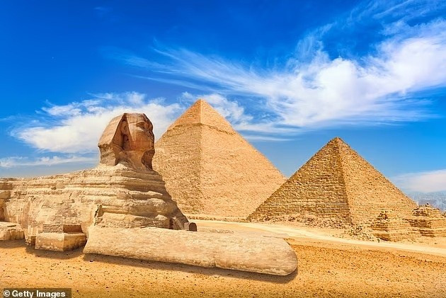 Bí ẩn về một 'thành phố ngầm' bên dưới kim tự tháp Ai Cập đã trở nên rõ ràng hơn sau khi các nhà khoa học tiết lộ những hình ảnh quét mới cho thấy một đường hầm đang dẫn xuống bên dưới Tượng Nhân sư lớn.