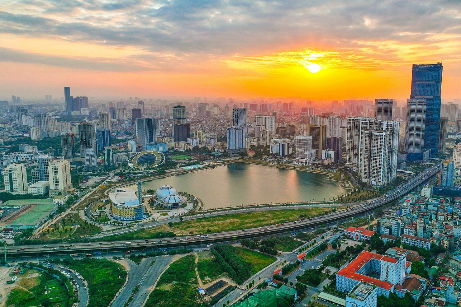 Thị trường bất động sản Việt Nam đang bước vào giai đoạn chuyển mình mạnh mẽ.