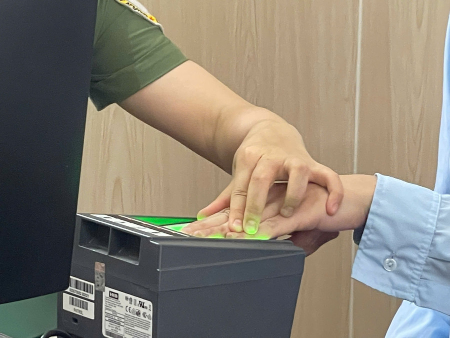 Mọi quy trình đều được rút gọn, chỉ mất 5–7 phút mỗi hồ sơ. z6805724512239-8876d2f0d8b7e986a8f4459346015d31.jpg