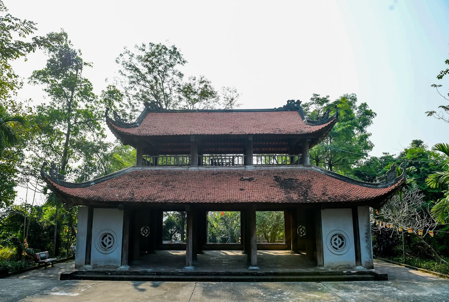 Tam quan chùa Đọi được xây dựng theo lối kiến trúc chồng diêm 8 mái truyền thống.