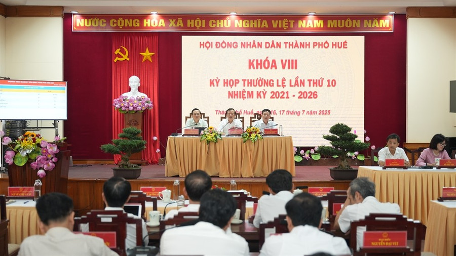 Kỳ họp thứ 10, HĐND TP Huế khóa VIII thông qua Nghị quyết về ứng trước ngân sách thành phố để triển khai các dự án đầu tư các khu tái định cư phục vụ Dự án đường sắt tốc độ cao.