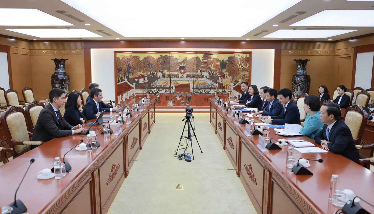 Toàn cảnh buổi làm việc.