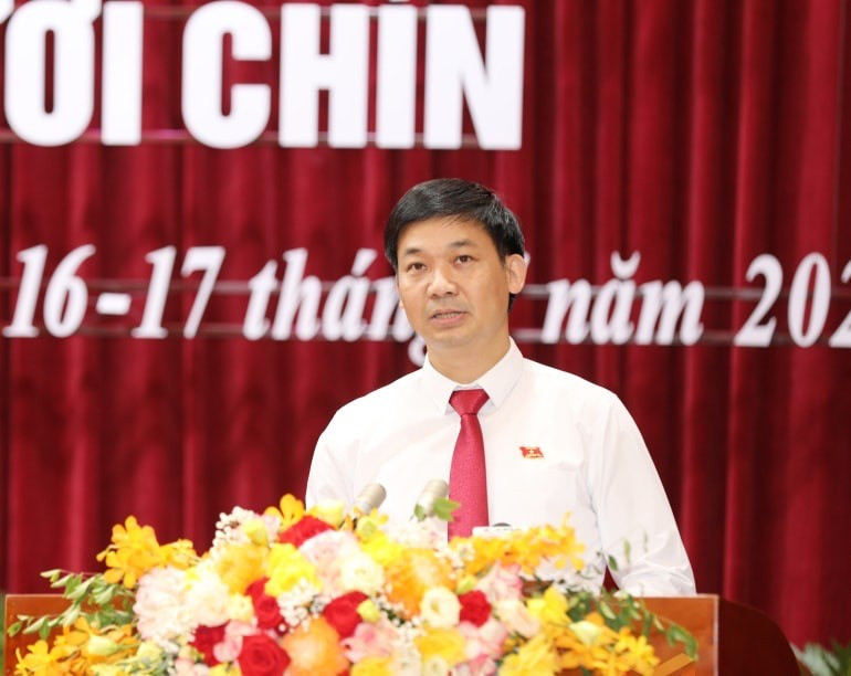 Ông Nguyễn Văn Công, tân Phó Chủ tịch UBND tỉnh Quảng Ninh phát biểu nhận nhiệm vụ. Ảnh: Đỗ Phương