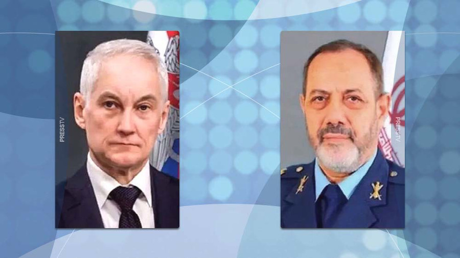 Bộ trưởng Quốc phòng Iran, Chuẩn tướng Aziz Nasirzadeh (phải) và người đồng cấp Nga Andrey Belousov.