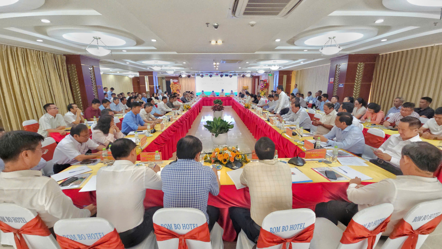 Toàn cảnh Hội nghị.