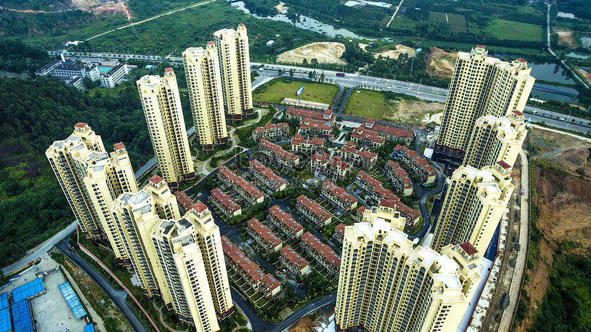 Bộ Tài chính sẽ tiếp tục tham khảo kinh nghiệm của các nước có điều kiện tương đồng để có đề xuất thuế với chuyển nhượng bất động sản phù hợp với Việt Nam. Ảnh Internet.