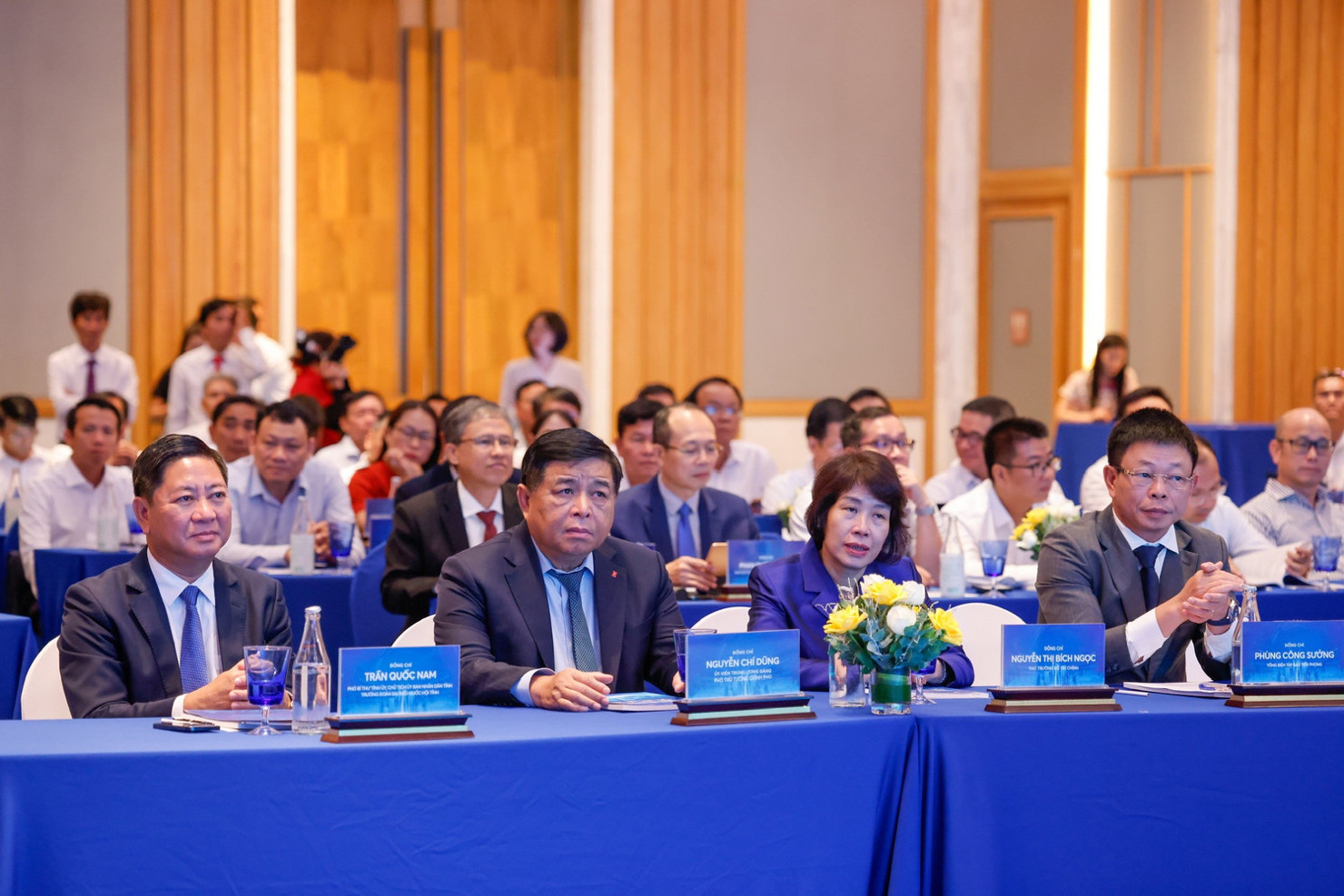 Phó Thủ tướng Chính phủ Nguyễn Chí Dũng dự Hội thảo.