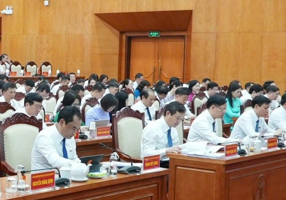 Các đại biểu tham dự kỳ họp. hop2.jpg