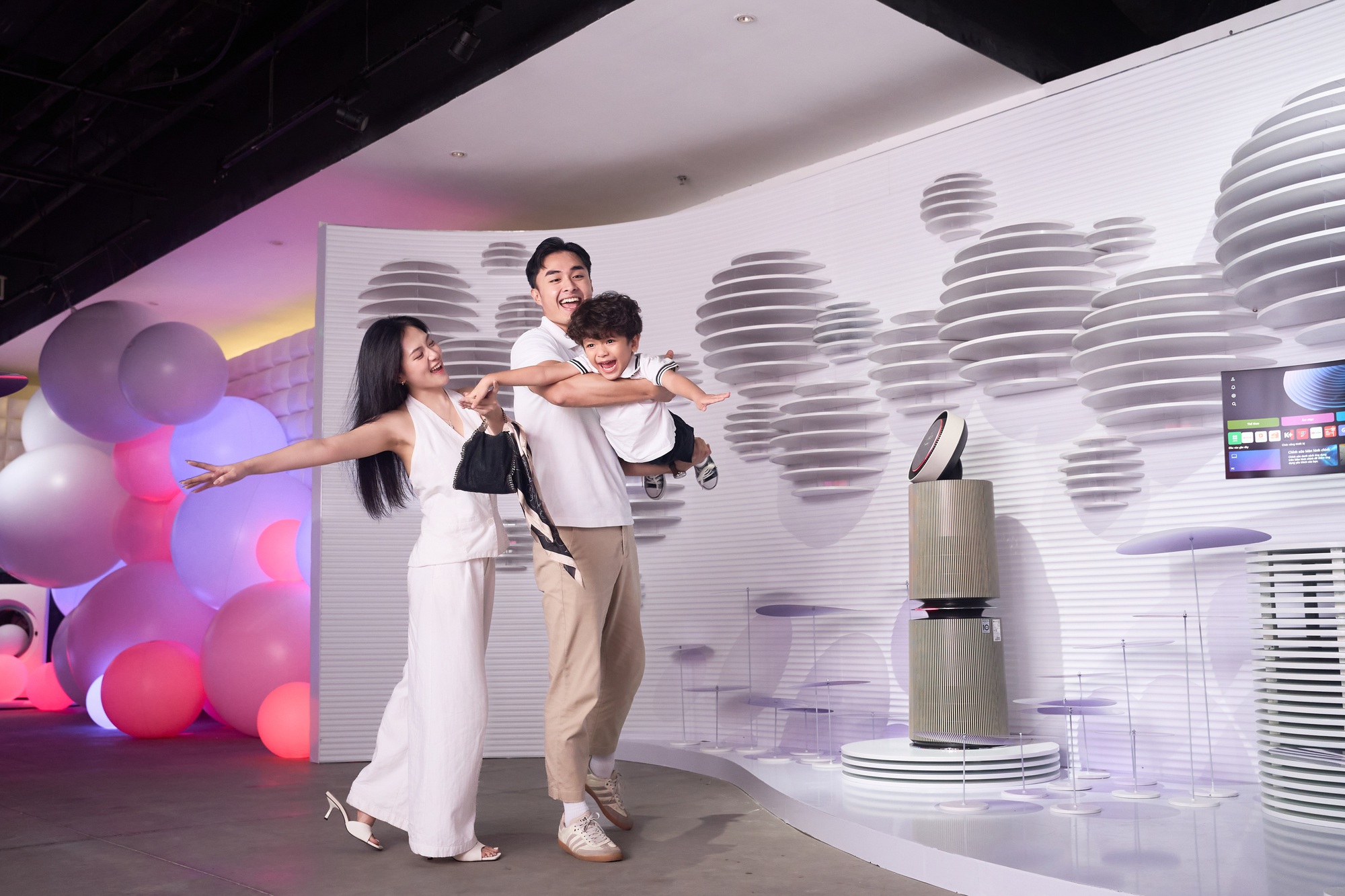 Triển lãm The Art-ffection by LG: Điểm check-in công nghệ - cảm xúc hot tuần này- Ảnh 5. Triển lãm The Art-ffection by LG: Điểm check-in công nghệ - cảm xúc hot tuần này- Ảnh 5.