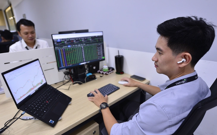 Cổ phiếu Vingroup vừa kịch trần, chứng khoán thật sự tăng ra sao khi thiếu hai 'ông lớn' ?  - Ảnh 3.