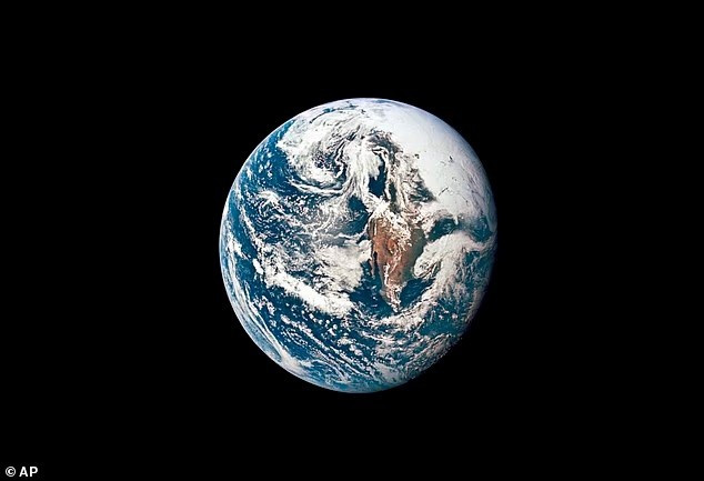 Trái Đất thường mất 24 giờ, hay chính xác là 86.400 giây, để hoàn thành một vòng quay trọn vẹn, được gọi là một ngày Mặt Trời. Nhưng một hiện tượng kỳ lạ đang diễn ra để thúc đẩy vòng quay của hành tinh chúng ta hôm nay.