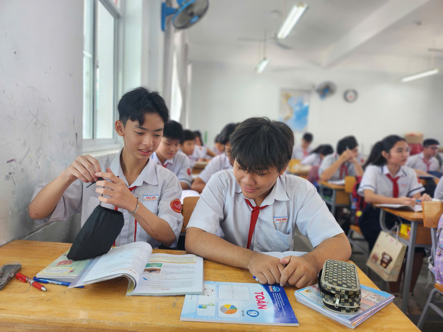 Tiết học của học sinh Trường THCS Vân Đồn (phường Xóm Chiếu, TPHCM).