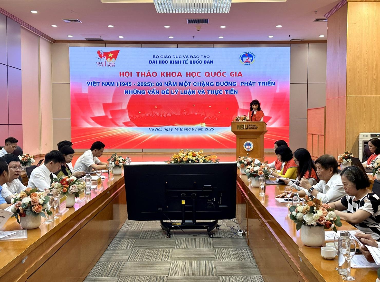 Hội thảo Khoa học Quốc gia: “Việt Nam (1945 - 2025): 80 năm một chặng đường phát triển - Những vấn đề lý luận và thực tiễn”. Ảnh: HD