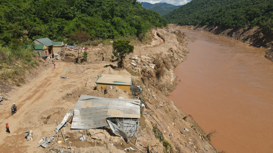 Vinamilk hỗ trợ đồng bào Nghệ An khắc phục hậu quả thiên tai