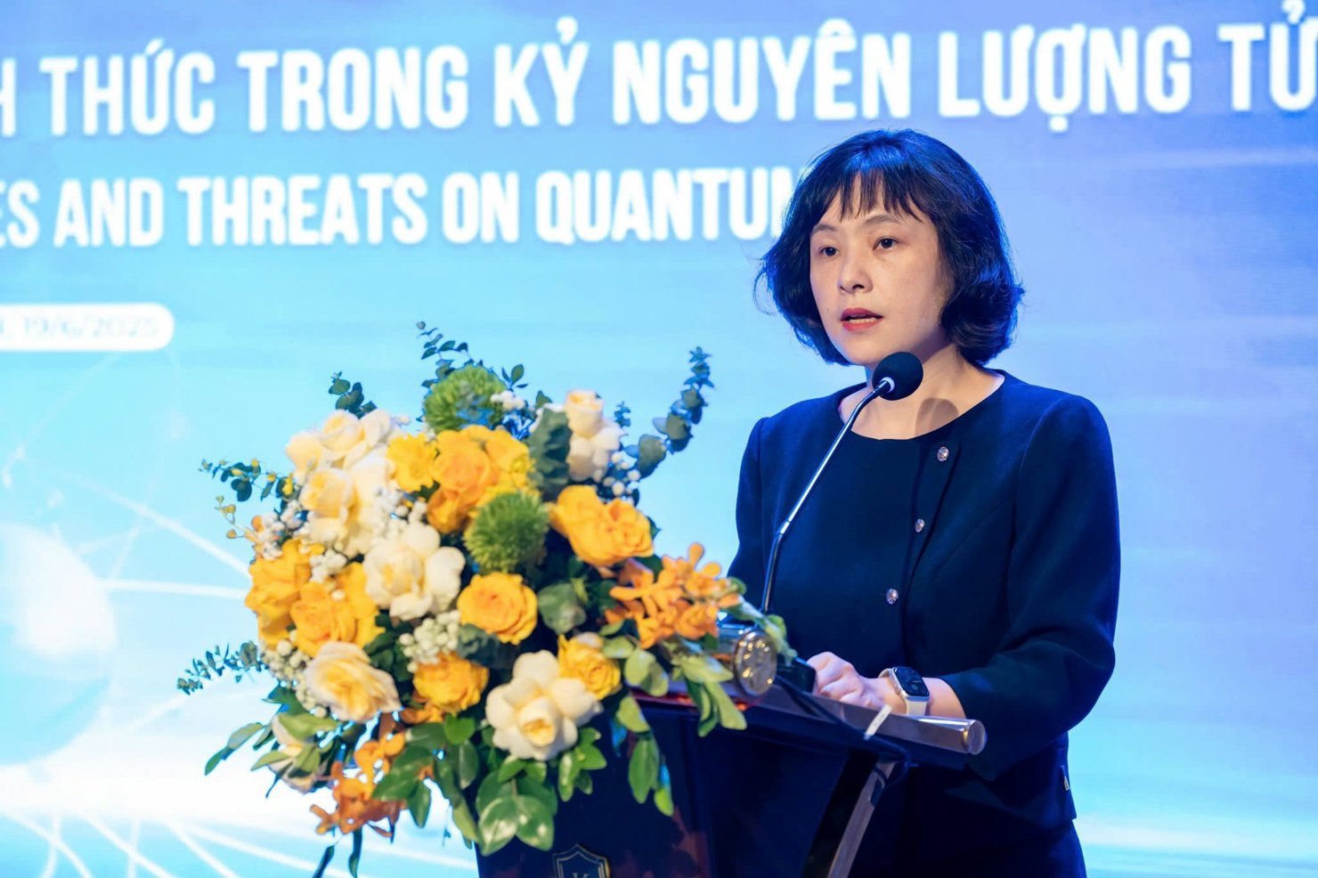 Bà Tô Thị Thu Hương - Giám đốc Trung tâm Chứng thực Điện tử Quốc gia, thành viên Hội đồng Giám khảo Cuộc thi Tìm kiếm Tài năng Blockchain Việt Nam: VietChain Talents 2025.