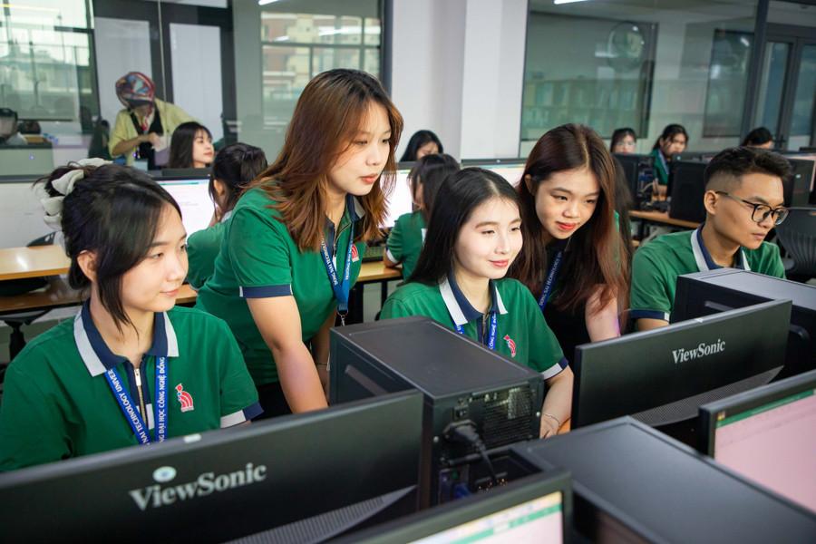 Sinh viên Trường Đại học Công nghệ Đồng Nai trong một tiết học. Ảnh: DNTU.