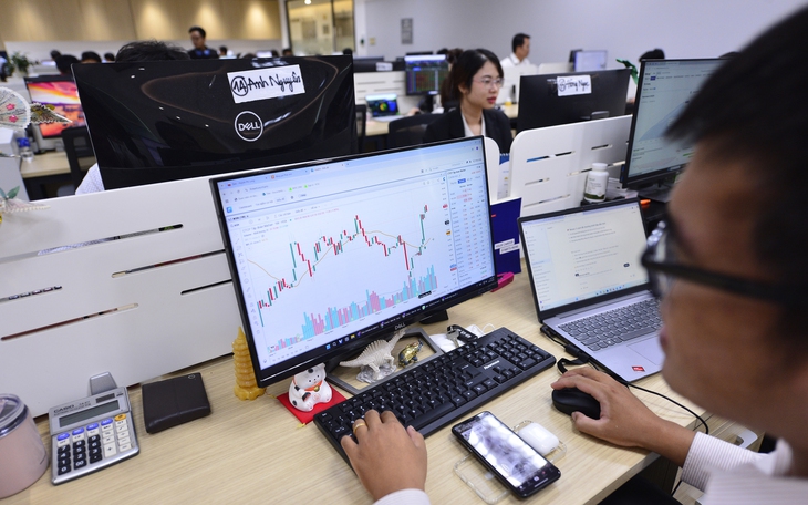 Chứng khoán tuần mới: Tăng tiếp hay ‘đỉnh đầu cơ, tẩu vi thượng sách’?  - Ảnh 2.